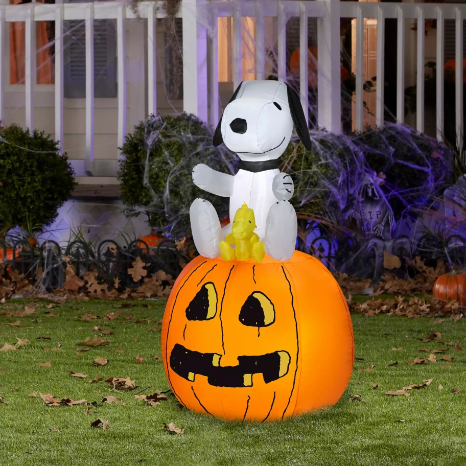 Inflatables * | 3.5 Airblown Snoopy And Woodstock On Pumpkin Peanuts Halloween Inflatable